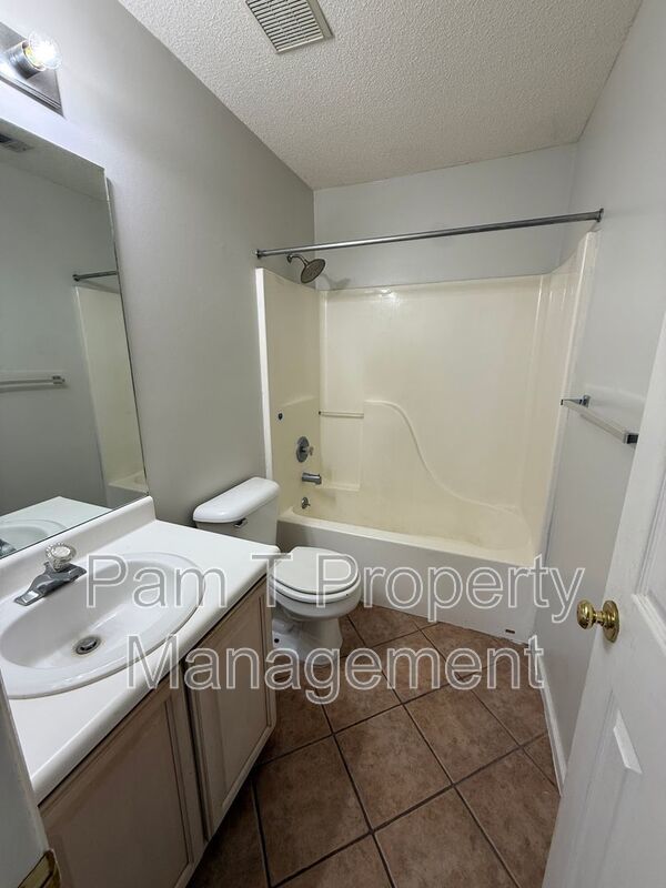 Gated 2-Bedroom, 2-Bath Home | Vaulted Ceilings & Back Porch property image