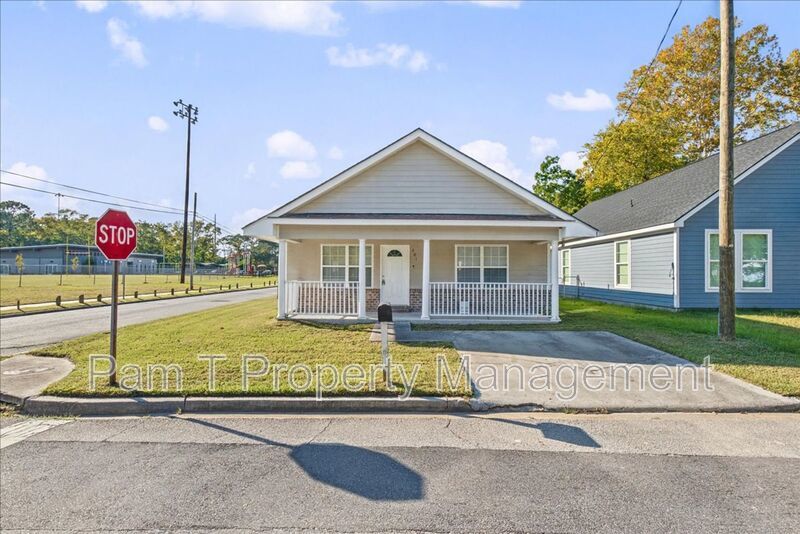 Renovated 3-Bedroom, 2-Bath Home | Fenced Yard & Storage Shed property image