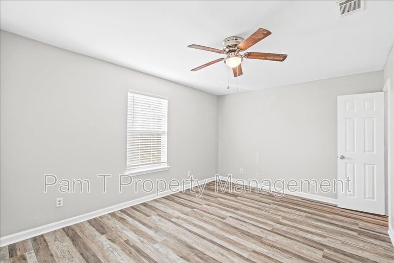 Renovated 3-Bedroom, 2-Bath Home | Fenced Yard & Storage Shed property image