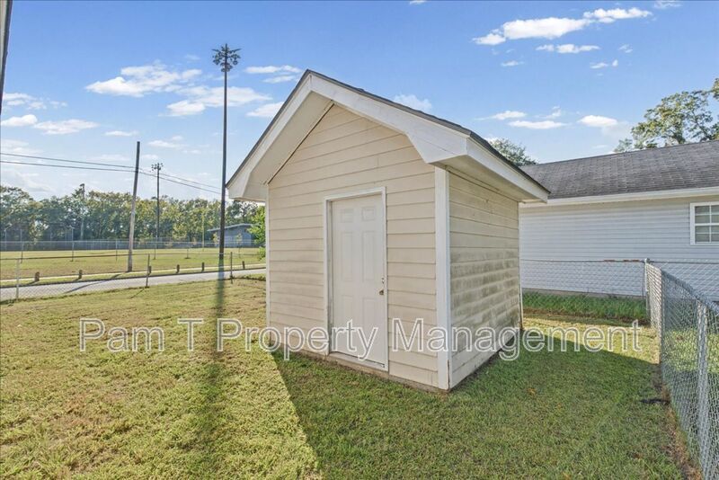 Renovated 3-Bedroom, 2-Bath Home | Fenced Yard & Storage Shed property image